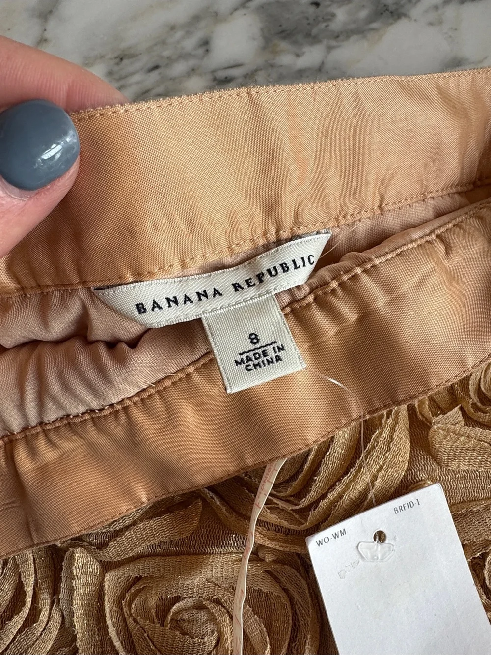 Banana Republic Rosette Applique’ Gold Floral Pencil Skirt Women’s 8 NWT